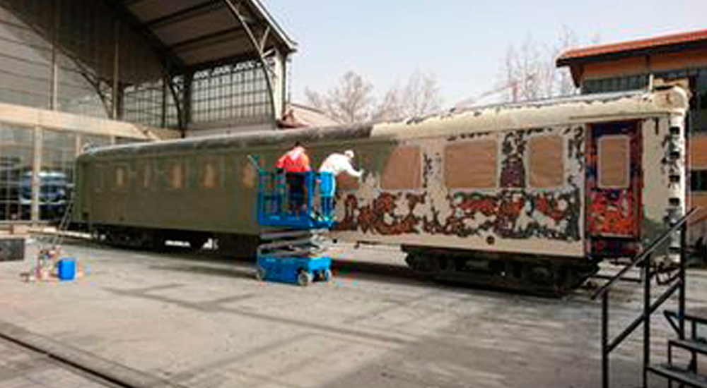 El Museo restaura dos coches de su coleccin