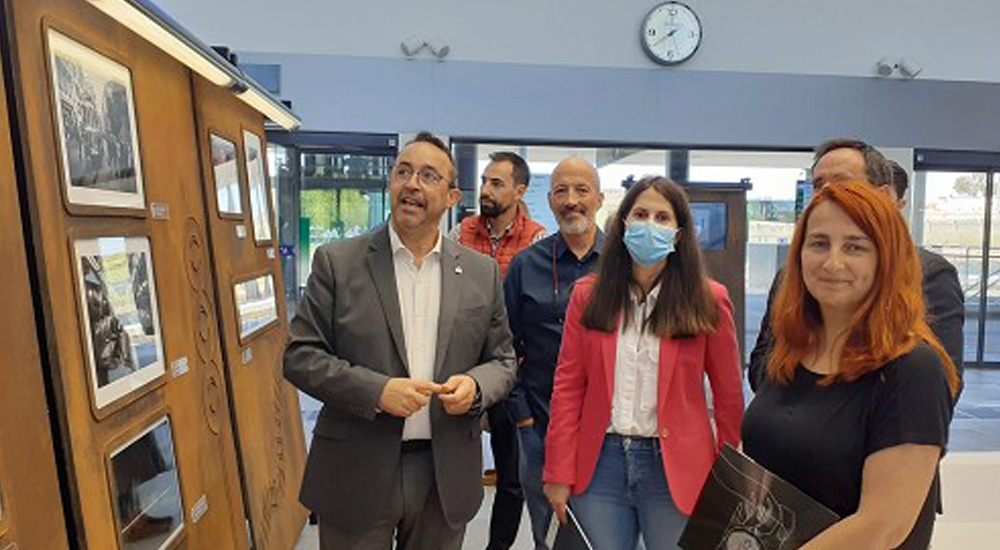 La exposicin fotogrfica Caminos de Hierro visita la estacin de Cceres