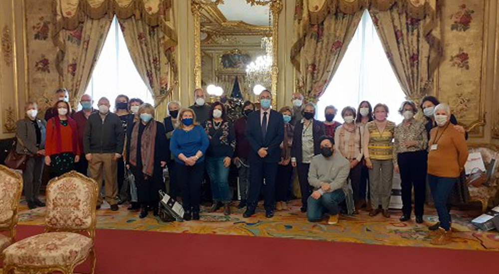 Homenaje a los voluntarios culturales que colaboran en la difusin y conservacin del Palacio de Fernn Nez, sede de la Fundacin