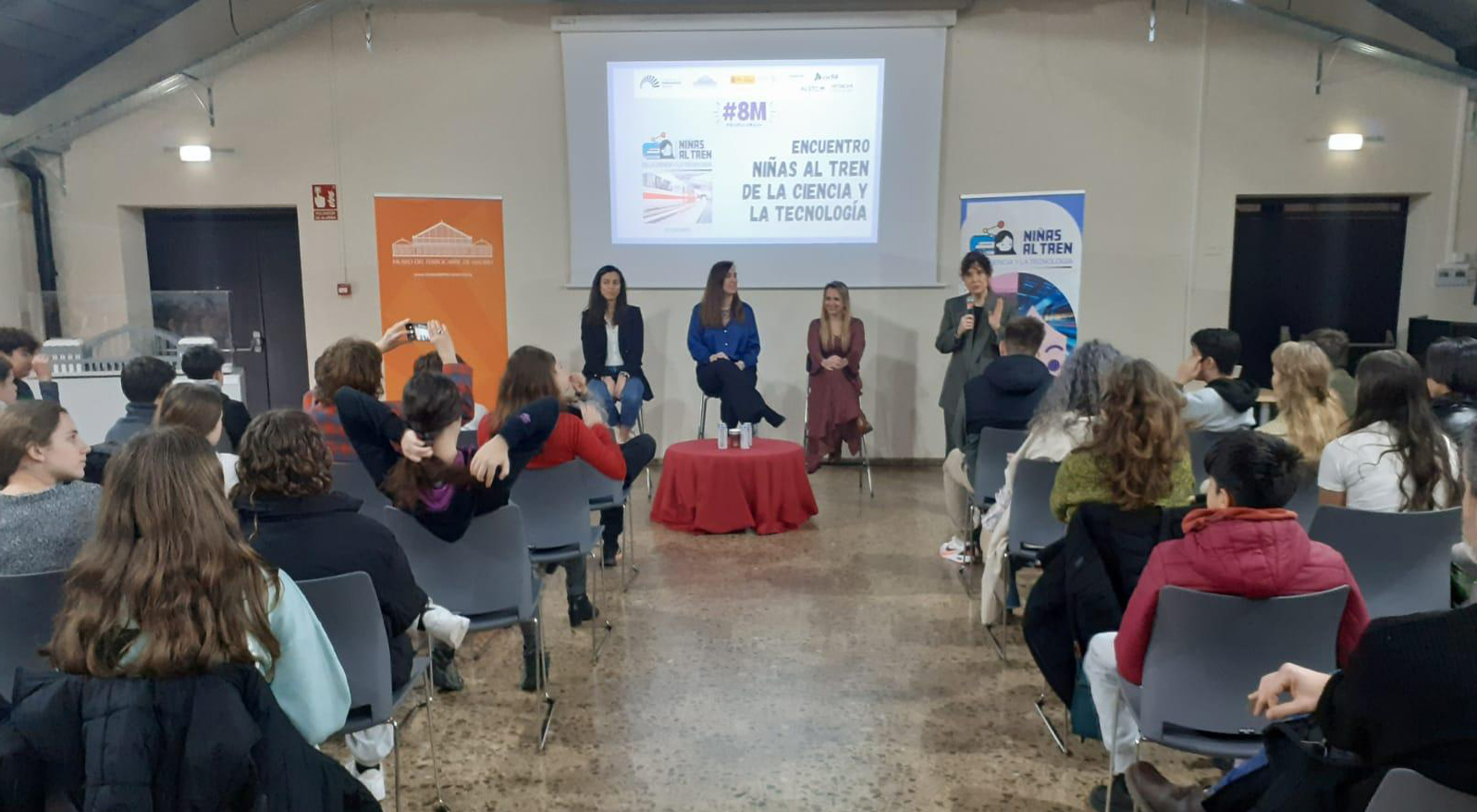 Segundo encuentro con estudiantes del proyecto ‘Niñas al tren de la ciencia y la tecnología’ Segundo encuentro con estudiantes del proyecto ‘Niñas al tren de la ciencia y la tecnología’