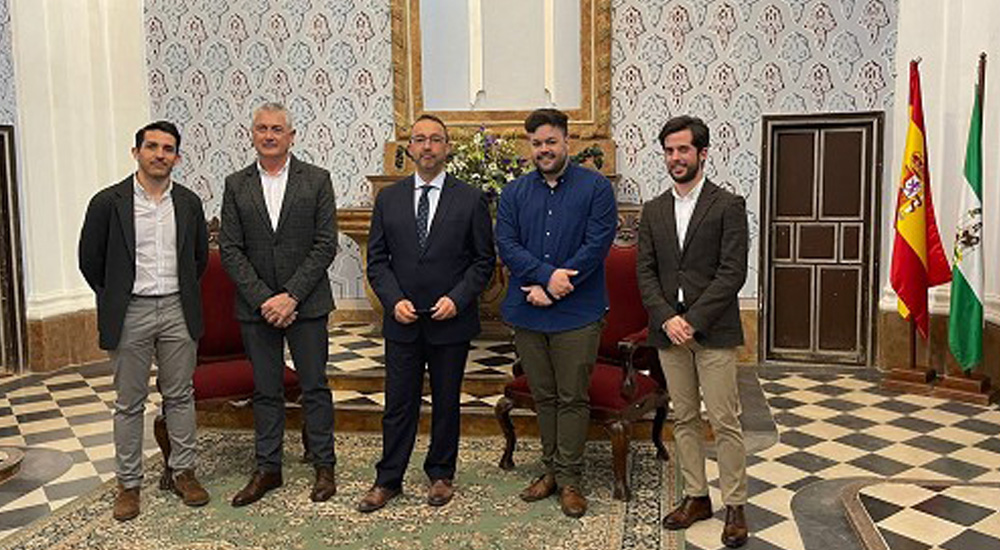 Los palacios de Fernn Nez de Madrid y Crdoba se hermanan con la cesin de mobiliario de la sede de la Fundacin