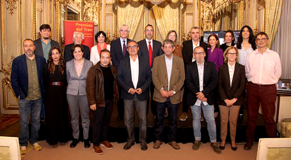 Premios del Tren Antonio Machado de Poesa y Cuento: Manuel Vilas, primer premio de Cuento, y Juan Mara Calles Moreno, de Poesa