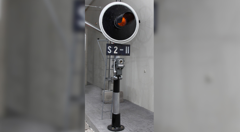 Señal monofoco de Control de Tráfico Centralizado, pieza del trimestre del Museo del Ferrocarril de Madrid Señal monofoco de Control de Tráfico Centralizado, pieza del trimestre del Museo del Ferrocarril de Madrid