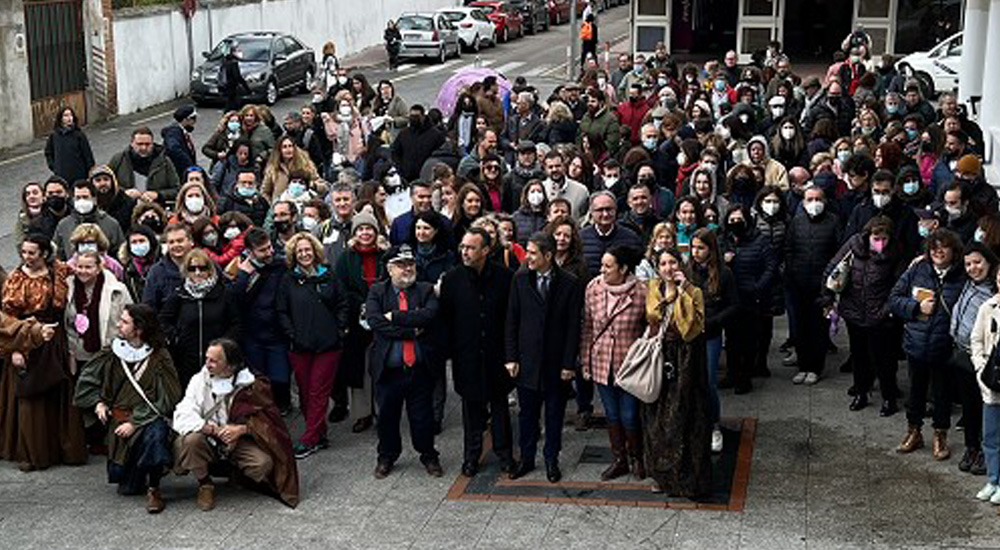 Un Tren de la Fresa especial lleva a Alcal de Henares a casi 300 profesores