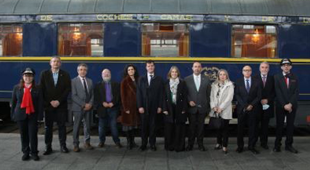Profesores y profesoras, protagonistas de la primera circulacin del Tren de la Fresa