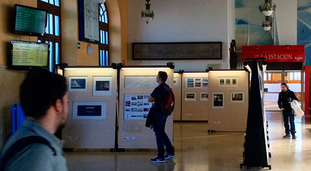 La exposicin fotogrfica Caminos de Hierro visita la estacin de Cartagena