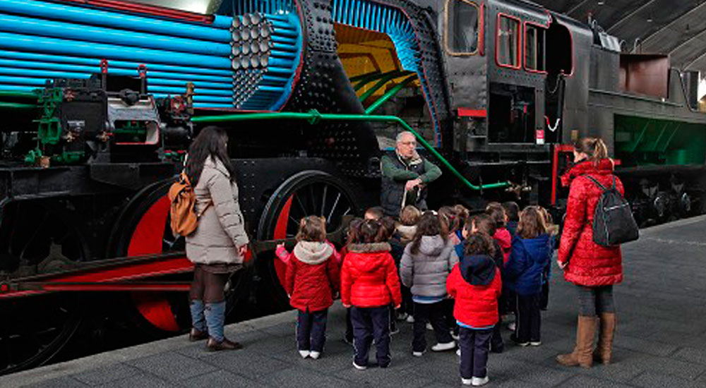 Los nios descubren el tren