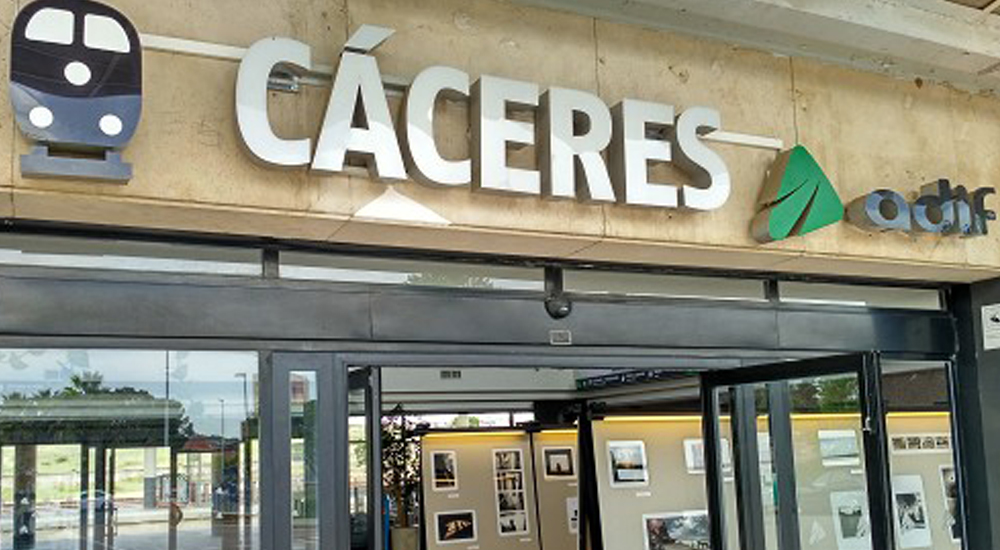 Caminos de Hierro, imgenes del ferrocarril en la estacin de Cceres